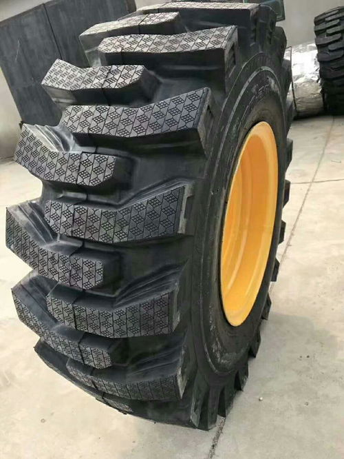 鏟車輪胎16 70 20全鋼半實(shí)心輪胎 性能、生產(chǎn)與市場解析